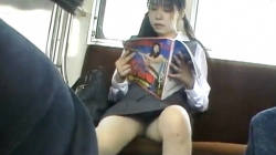 【パンチラ盗撮】東京の素人娘ってエロい！完全無防備な女子たちが、股間を惜しげもなく大胆披露で視線が釘付けの画像
