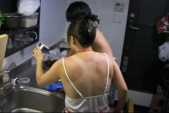 お母さんと子供がハンバーグを作るだけの動画・・・なのに何故かエロスを感じてしまうの画像