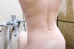 学校帰りに温泉に寄ったらしい女子大生Youtuberさん、ガチで身体を洗ってる感じが生々しい・・・【女子大生Mai 〜裏の顔〜】の画像