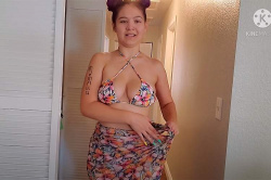 ムチムチ具合が生々しい体型の女性Youtuberが色んな水着や夏服を着用して紹介する動画【TrendT】の画像