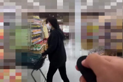 【ほぼAV】遠隔ローターを入れた状態でスーパーで買い物する人妻Youtuber【ちょうどいい人妻】の画像