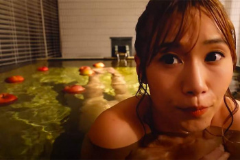 【美ヶ原温泉】りんごが浴槽に浮かぶ!?衝撃のりんご風呂を初体験する女性Youtuber【桃旅】momotabi channelの画像