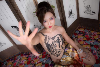 【女体書道】全裸女性の身体に「阿吽/金剛力士像」を描いてみたの画像