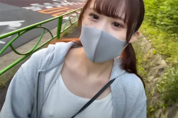 ノーブラ白Tシャツの乳首びんびん状態で駒澤大学近辺をお散歩するエロ系Youtuber【ゆめの㊙️動画】の画像