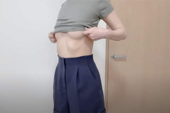 ノーブラ&ピチピチTシャツを着る新人Youtuberさん乳首がモロ浮きしてしまう!!【女子大生りんちゃん】の画像