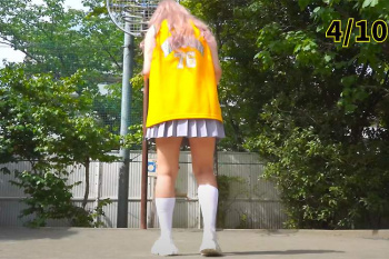 若干フェフ姉さん感があるギャルがノーブラノーパンでフリースローに挑戦!【 高身長美脚ギャル🌸ハル】の画像