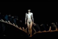 【ヌード舞台動画】「NO DRESS CODE」がテーマ、モダンダンスのオムニバス映像【Frans Graven】の画像