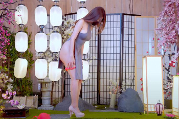 ノーパンノーブラ＆大胆コスチューム姿を披露する韓国のエロ系Youtuber【레이디벨라 Lady Vella】の画像