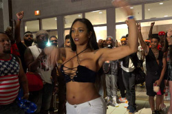マッチョな黒人女性がダンス中完全に乳首ポロリするハプニング動画！の画像