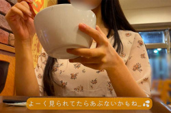 ノーブラですき家に行き牛丼を食べるセクシー系Youtuber【しずく-SHIZUKU-】の画像