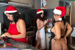 【7時間53分】ノリで裸エプロン姿まで公開ｗｗｗ陽気な女子３人によるクリスマス配信の様子【Kekelure】の画像