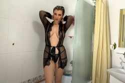 金髪爆乳ユーチューバーがスケスケランジェリー姿でシャワーを浴びる動画【Anya Stark】の画像