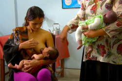 授乳の体勢について解説した真面目な動画【Global Health Media Project】の画像