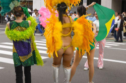 第５０回神戸まつり　ワレメも見えてる！？ムッチムチ熟女ダンサーがスゴい衣装でパフォーマンス！の画像