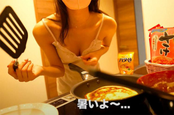 ノーブラでホットケーキを焼くお仕事終わりの新人Youtuber【丸の内OLノみずき】の画像