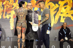 【台灣國際紋身藝術展】台湾の芸術コンテスト内で開かれたタトゥーコンテストの様子の画像