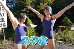 スク水姿で山奥の秘湯へと向かうマッスル女子Youtuber【さくら筋肉チャンネル】の画像