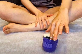 多分パンツ履いて無いYoutuberさんが、ボディークリームの紹介をする動画【sales girl】の画像
