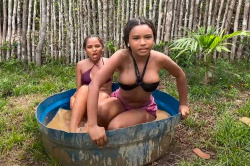 ブラジルの若い女の子が汚いタライの中に溜まった泥水の中に入るだけの動画【Mateus Pereira】の画像