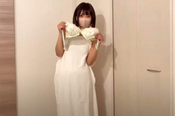バスタオルで隠しただけの状態でパンティー＆ブラジャーを外し全裸になる新人Youtuber【らんまおさんは関西弁が捨てられない】の画像