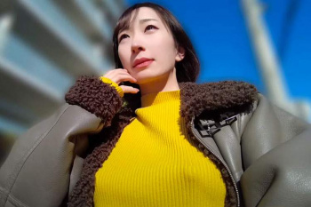 ノーブラ散歩する涼し気な目元のエロ系Youtuber【にくまんちゃん】の画像