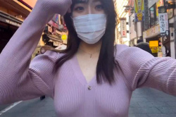 乳首モロ浮きノーブラニット姿で新宿歌舞伎町をお散歩するエロ系Youtuber【なつみかん?【女子大生の休日】】の画像