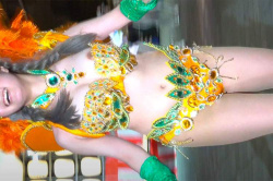 【サンバポロリ】例の爆乳サンバダンサーさんが乳首ポロリしてる動画をまとめてみたの画像