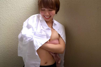 セクシー女優のりぽDこと宍戸里帆ちゃんがベランダで生着替えする動画【メンタメch -大人のセイカツ向上委員会-】の画像