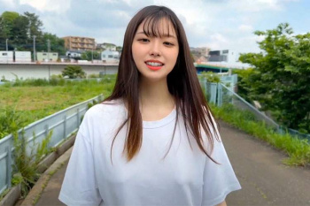 ノーブラで田んぼの様子を見に来た田舎に暮らすYoutuber【田舎育ちのもも】の画像