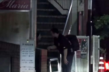 【長野松本の裏風俗ビル】ZARDの音楽が流れる店内で生中出し…な潜入動画【ポンコツチャンネル】の画像