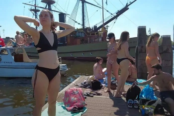 【4K高画質】オランダ アムステルダムのビーチをお散歩する動画の画像