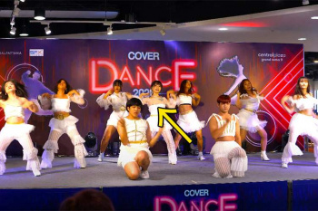 TWICEの楽曲でダンス中、衣装がずれて乳首がポロリしちゃった若い女の子【Cover dance 2020】の画像