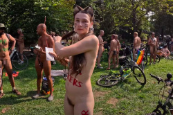 【1時間25分】フィラデルフィアで開催された全裸自転車イベント「PHILLY NAKED BIKE RIDE 2024」参加者が撮影した長編動画の画像