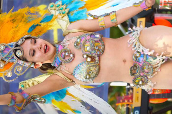 【4K高画質】下町ハイボールフェス2024in新小岩公園のステージでダンスを披露するウニアンの若いダンサー達!の画像