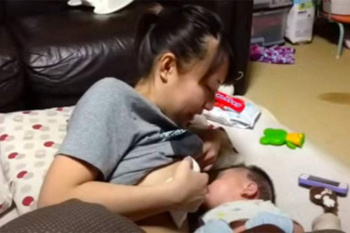 12年前にYoutubeに投稿されていた...妻の授乳姿を旦那が撮影した動画の画像