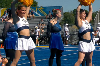 【4K高画質】ペース大学 vs ニューヘイブン大学のアメフトの試合＆チアガールを撮影した動画の画像