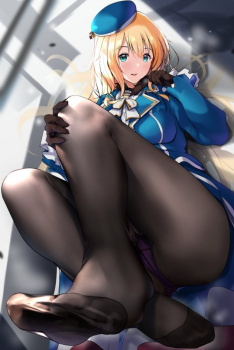 【脚フェチ】黒スト黒タイツに包まれた肉感的なムッチムチ太もも画像の画像