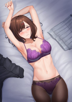 【ワキ】恥じらいながらバンザイして両腋を見せてくれてる女の子の画像の画像