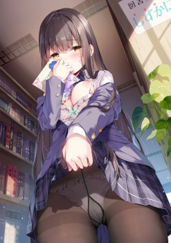 【黒スト】スカートをたくし上げて、黒タイツ越しのパンツを見せてくれるエッチな女子校生ちゃんの二次画像【制服JK】の画像