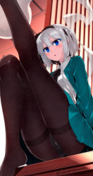 【二次】肌が透けない厚手な黒タイツを履いてる女の子の脚フェチ画像の画像