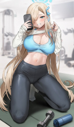 【二次】トレーニングで鍛えた体を見せつけたい女の子が自撮りしてる画像の画像