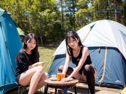 【女子キャンプ】そんな薄着で大丈夫そ？肌面積多めな服装でキャンプしてる女の子の三次風画像【AI画像】の画像