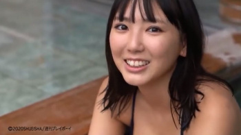 沢口愛華 天使のような童顔巨乳美女の画像