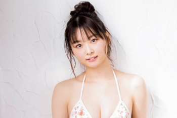 グラビアアイドルさん、撮影会でお腹ぽっこりがバレてしまうの画像
