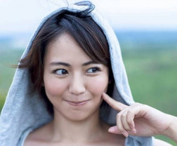 【画像】磯山さやかさんの胸の谷間がスケベの画像