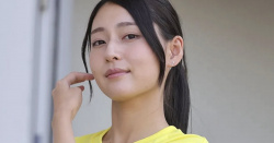 フジの若手美人アナ 宮本真綾さんのいつもクロッチまで浮いてしまうガードゆるゆるお尻の画像