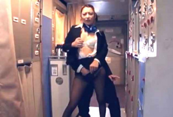 飛行機内で時間を止められてしまった美人キャビンアテンダント達が秘部を攻め立てられ続け悶絶潮吹きSEXの画像