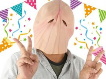 コンプラ抵触必至の露骨すぎる被りもの! 「THEち○こマン」の画像