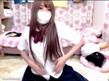 可愛い美乳美少女がブラジャーを取りエロ配信「ライブチャット」の画像