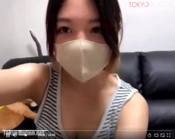 可愛い巨乳美少女がディルドを使いエロ配信「ライブチャット」の画像